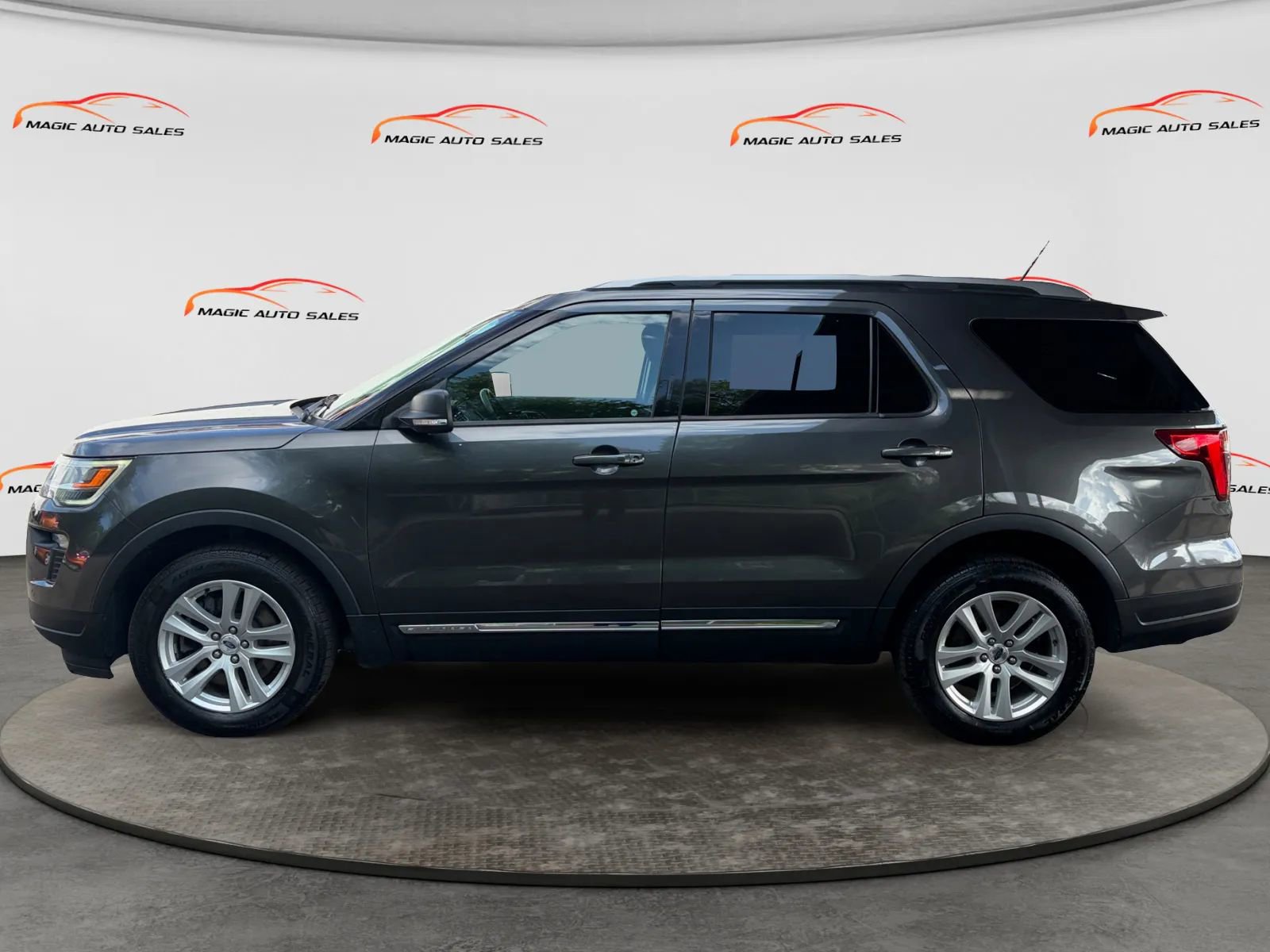Used 2019 Ford Explorer XLT w/ Equipment Group 201A AWD/4WD image 7