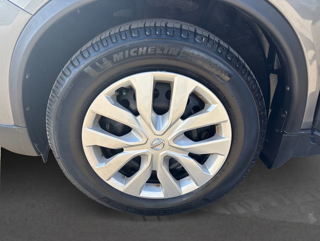 Used 2018 Nissan Rogue S image 12