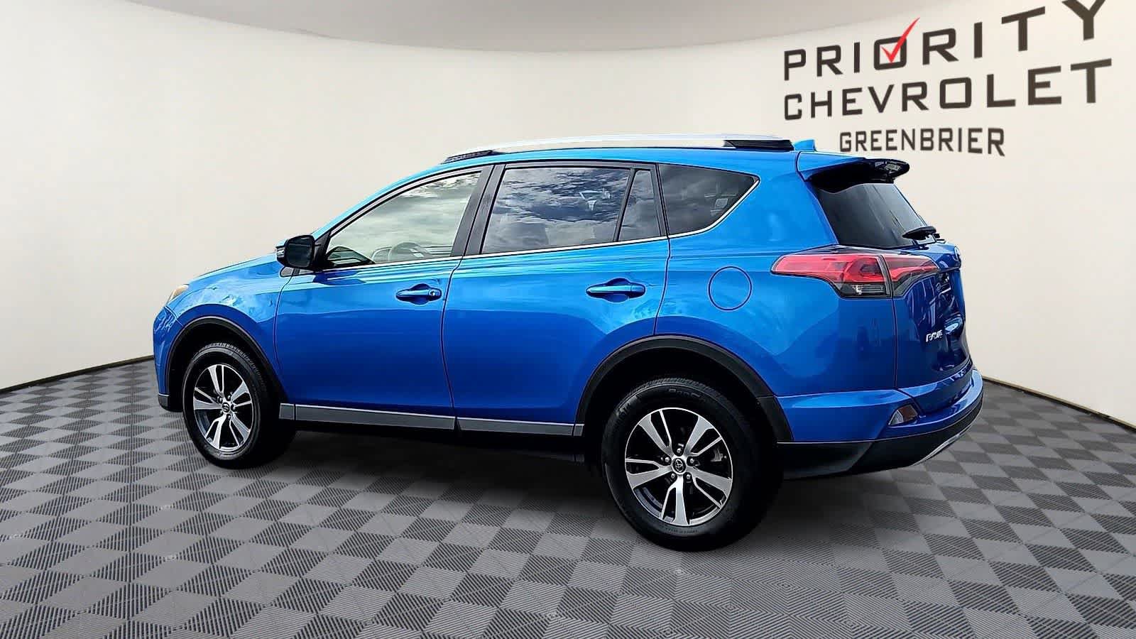 Used 2018 Toyota RAV4 XLE w/ Plus Extra Value Package FWD image 6