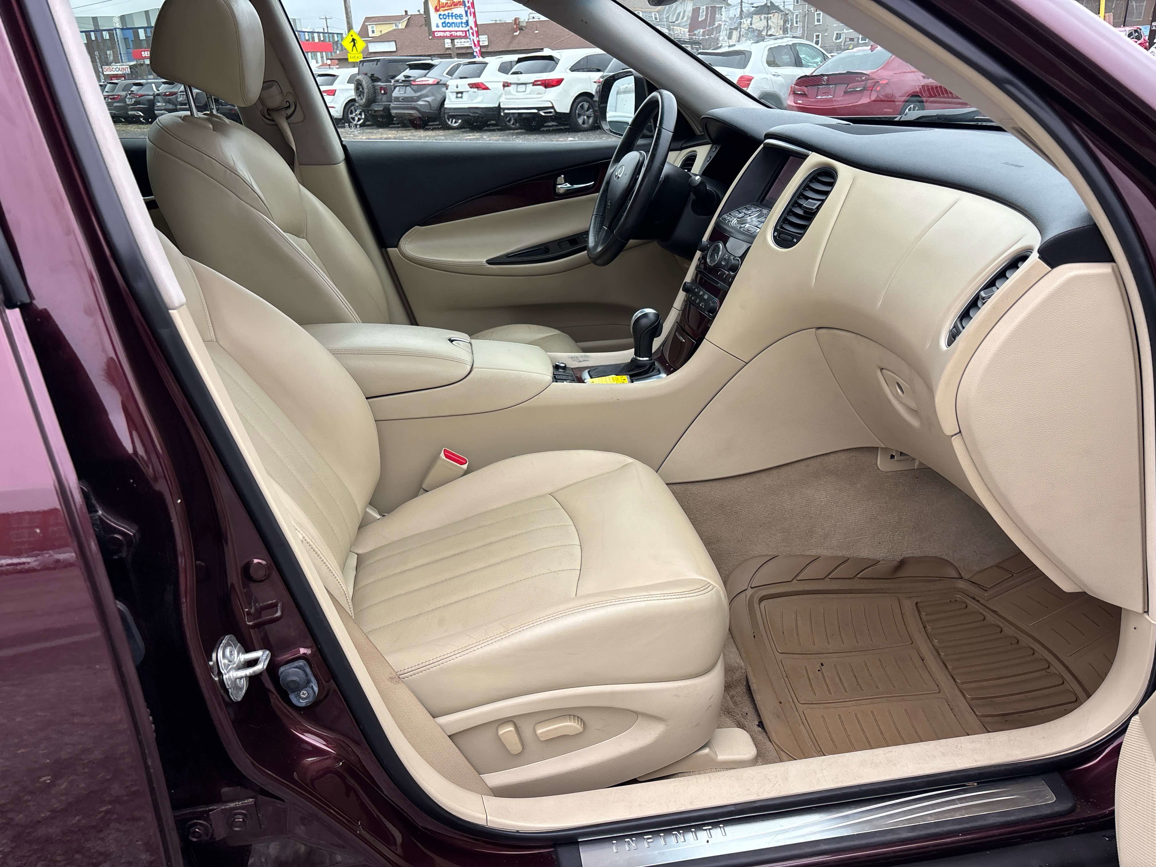 Used 2017 INFINITI QX50 AWD w/ Premium Plus Package image 17