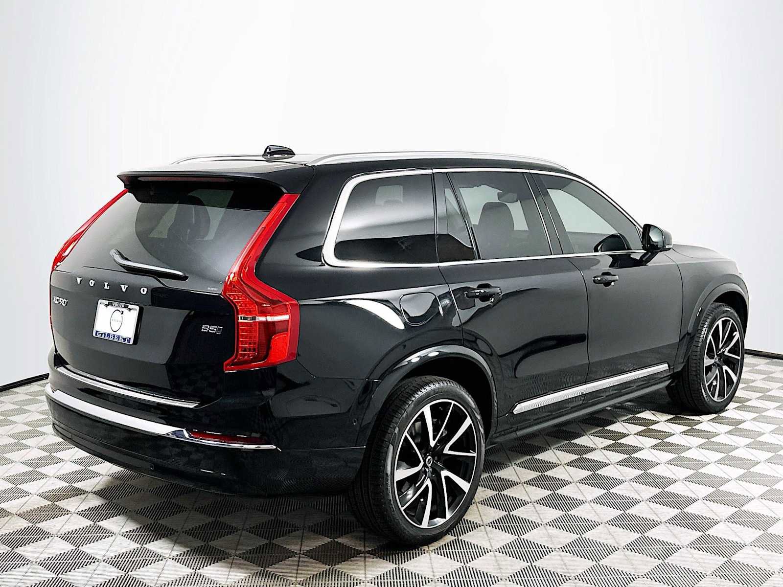 Used 2025 Volvo XC90 B5 Plus w/ Protection Package Premier image 7