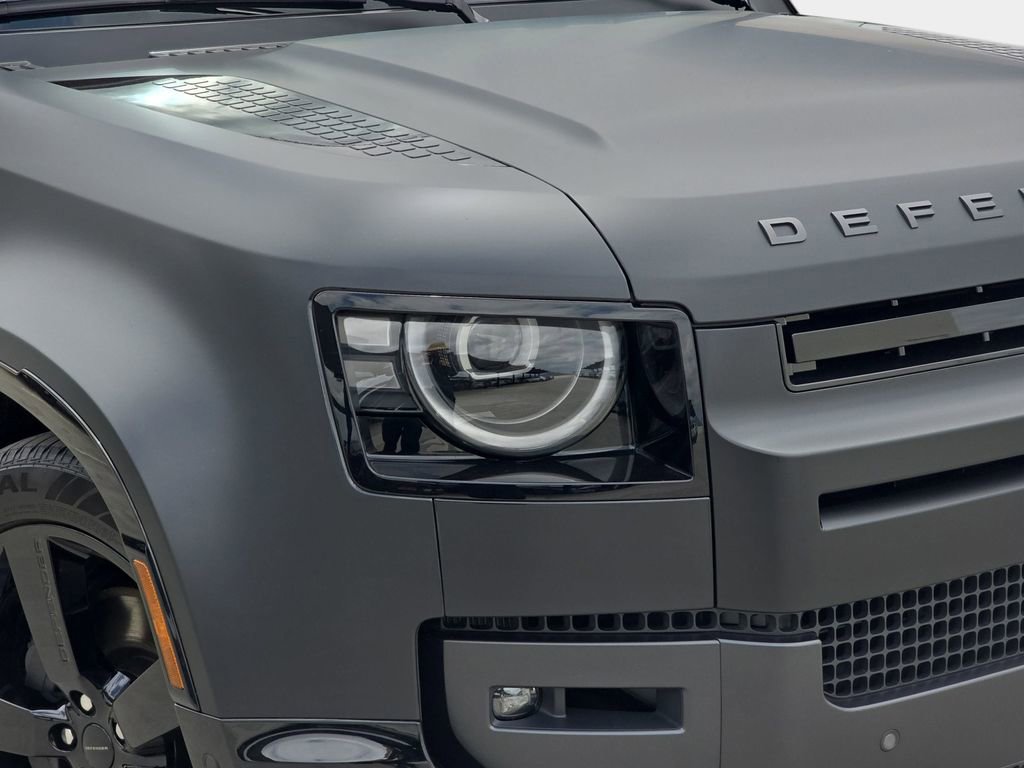 New 2026 Land Rover Defender 130 X-Dynamic SE AWD/4WD image 33