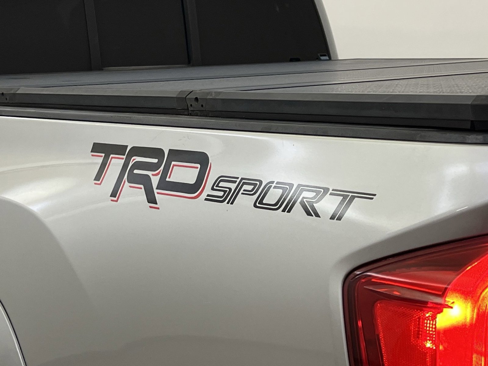 Used 2016 Toyota Tacoma TRD Sport image 29