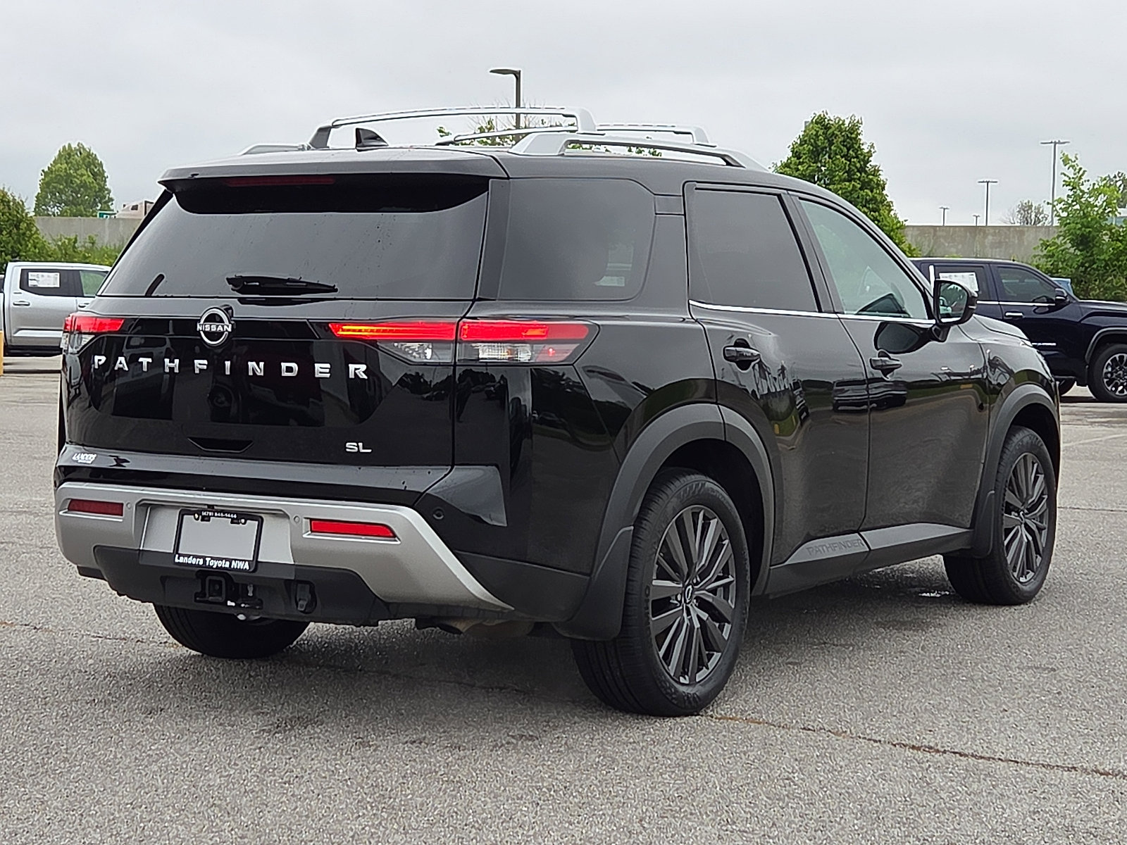 Used 2025 Nissan Pathfinder SL w/ SL Premium Package FWD image 5