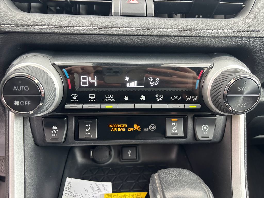 Used 2020 Toyota RAV4 XLE w/ Convenience Package image 28