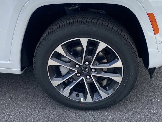 New 2025 Jeep Grand Cherokee Overland image 11