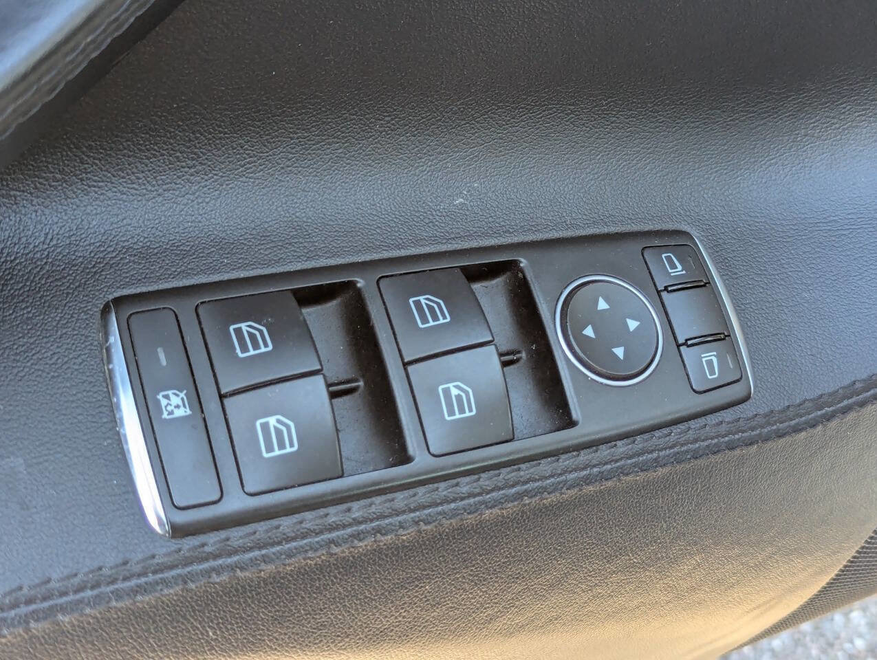 Used 2013 Tesla Model S image 27