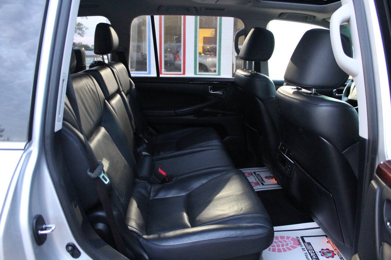 Used 2011 Lexus LX 570 4WD w/ Luxury Pkg image 25