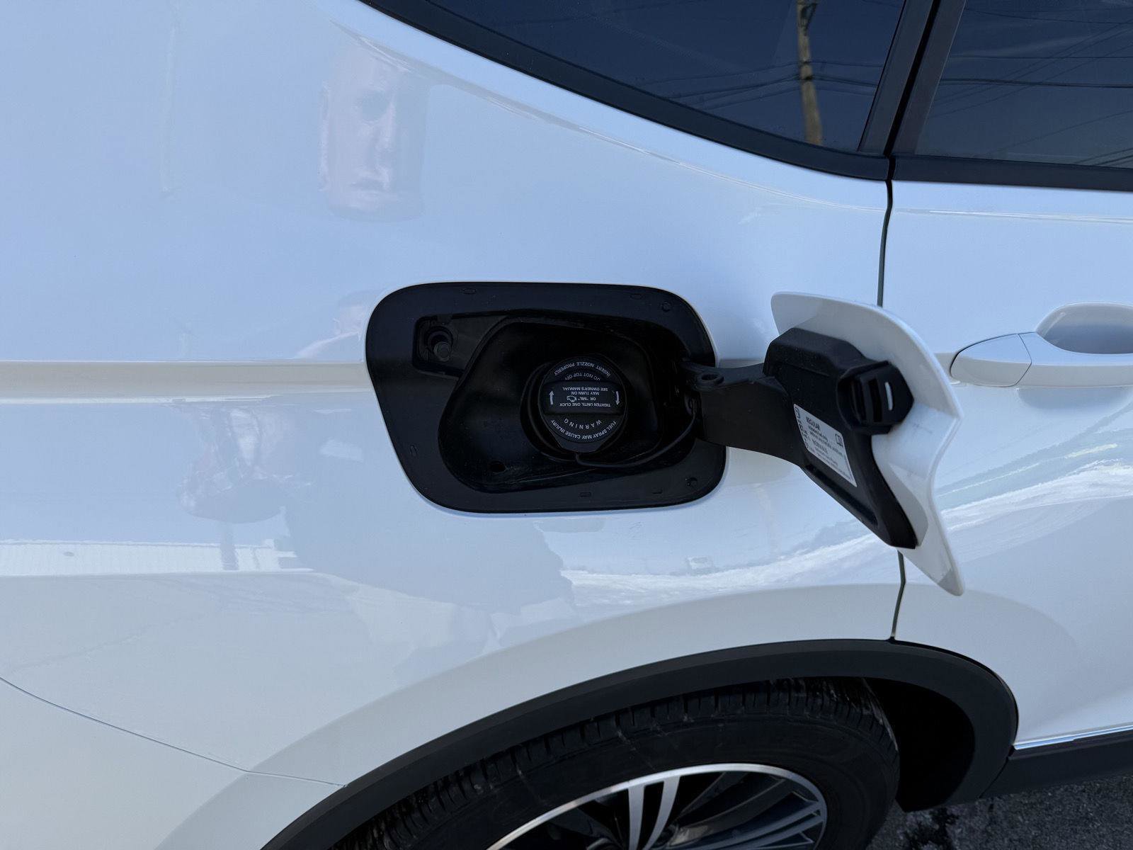 Used 2024 Volkswagen Tiguan Wolfsburg Edition image 39