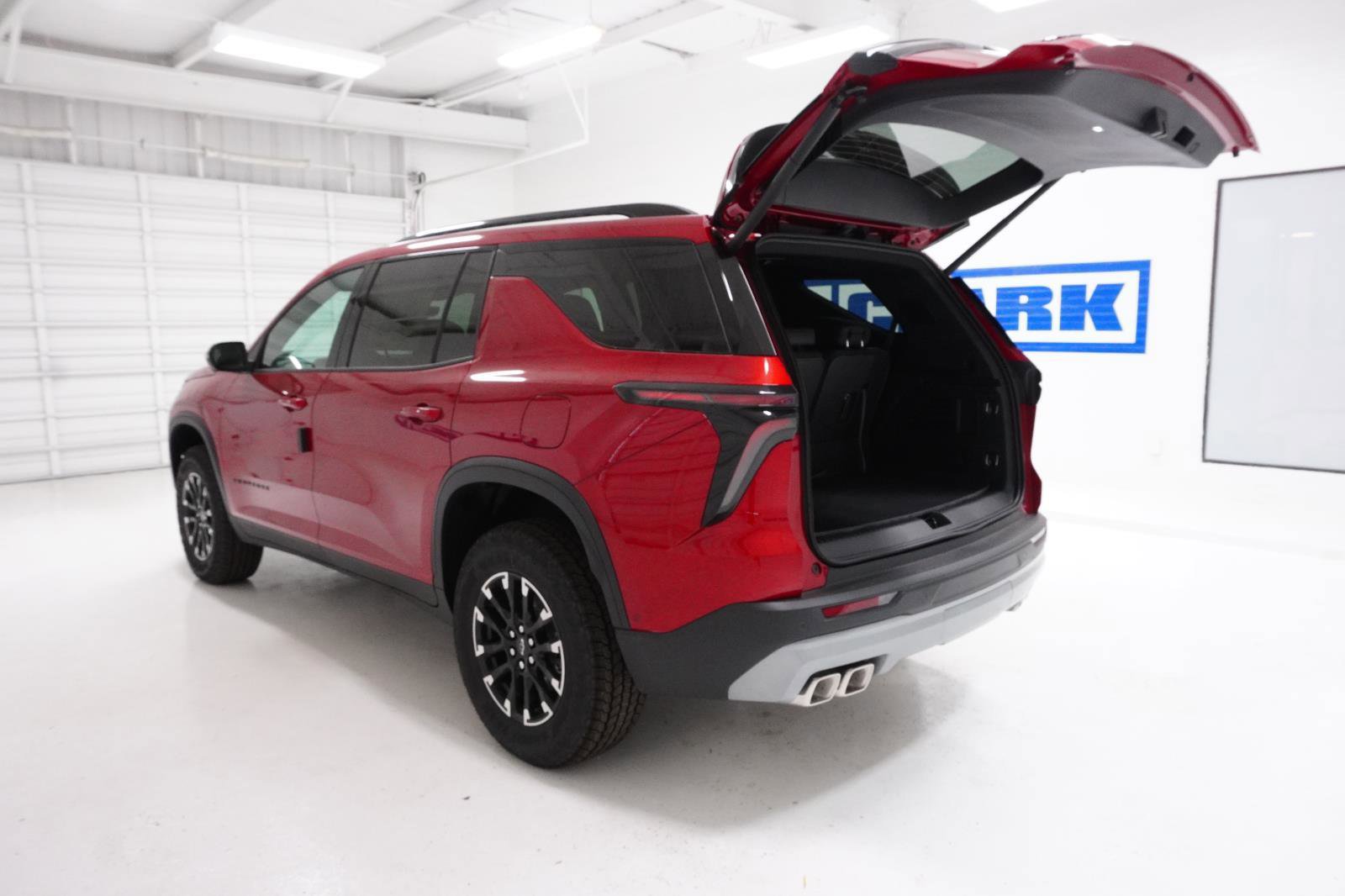 New 2026 Chevrolet Traverse Z71 w/ Enhanced Driving Package AWD/4WD image 9