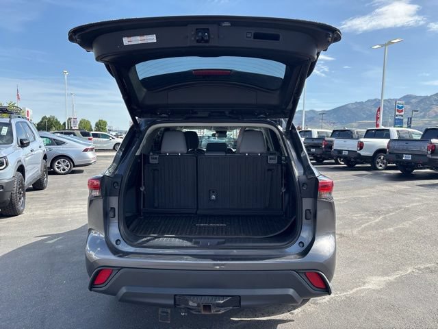 Used 2020 Toyota Highlander LE AWD/4WD image 30
