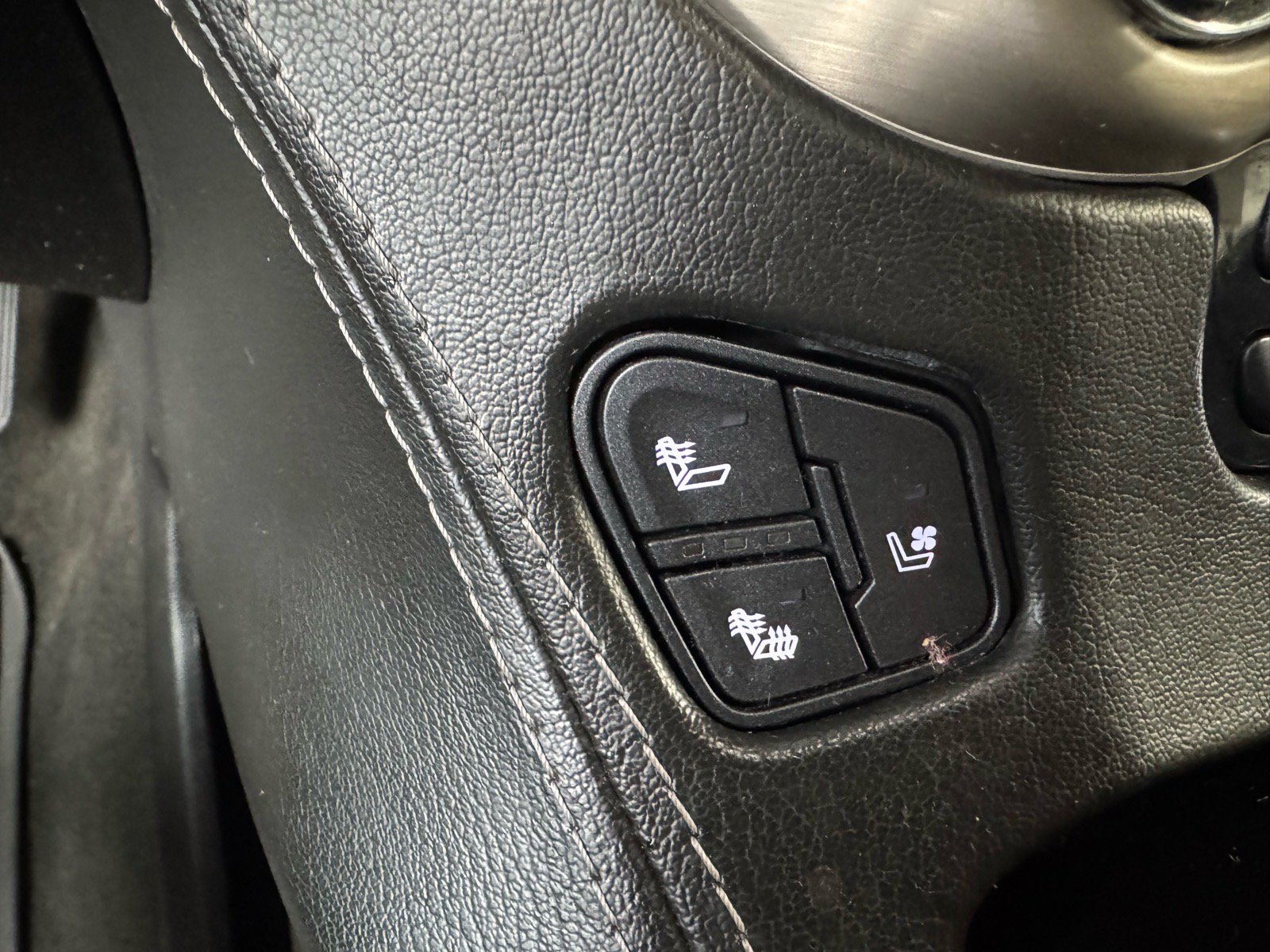 Used 2018 GMC Yukon XL Denali w/ Denali Ultimate Package AWD/4WD image 29