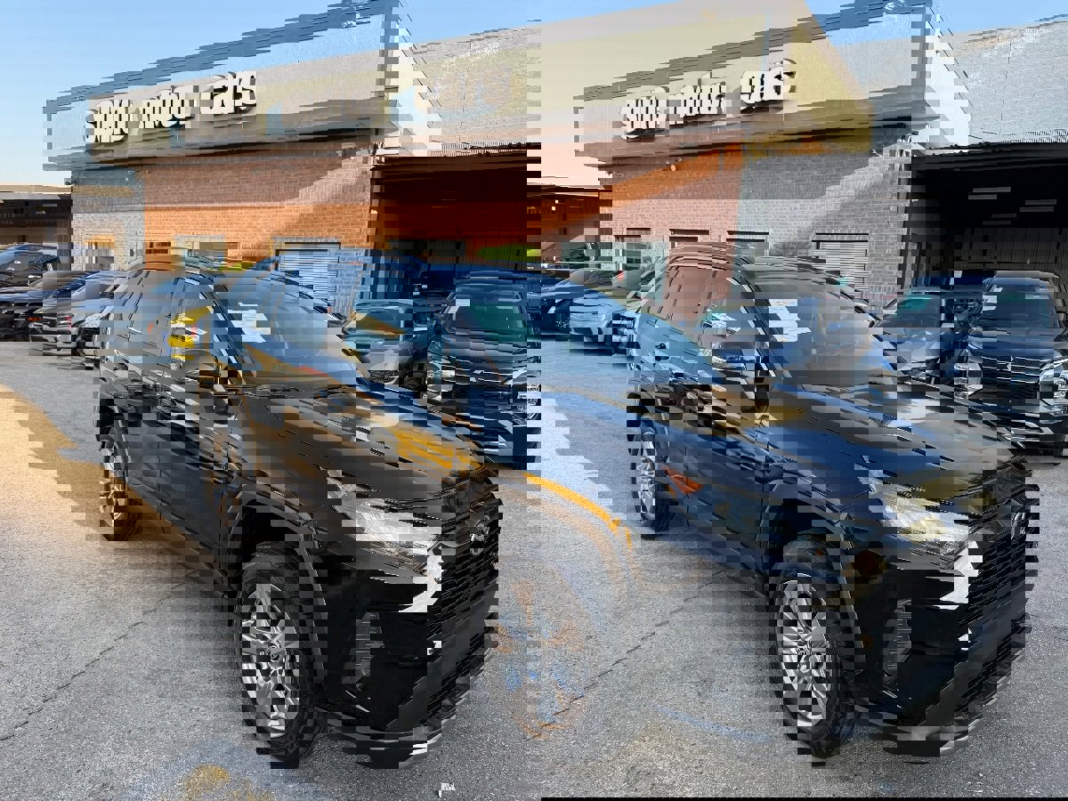 Used 2022 Toyota RAV4 XLE image 2
