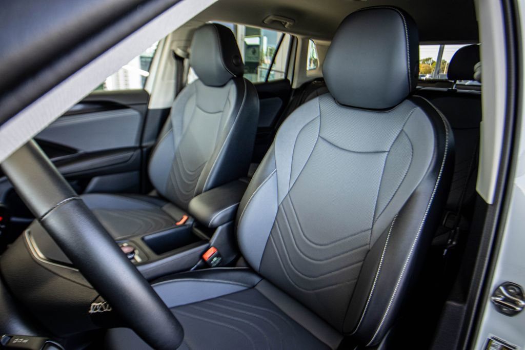 Certified 2025 Volkswagen Tiguan SE image 27