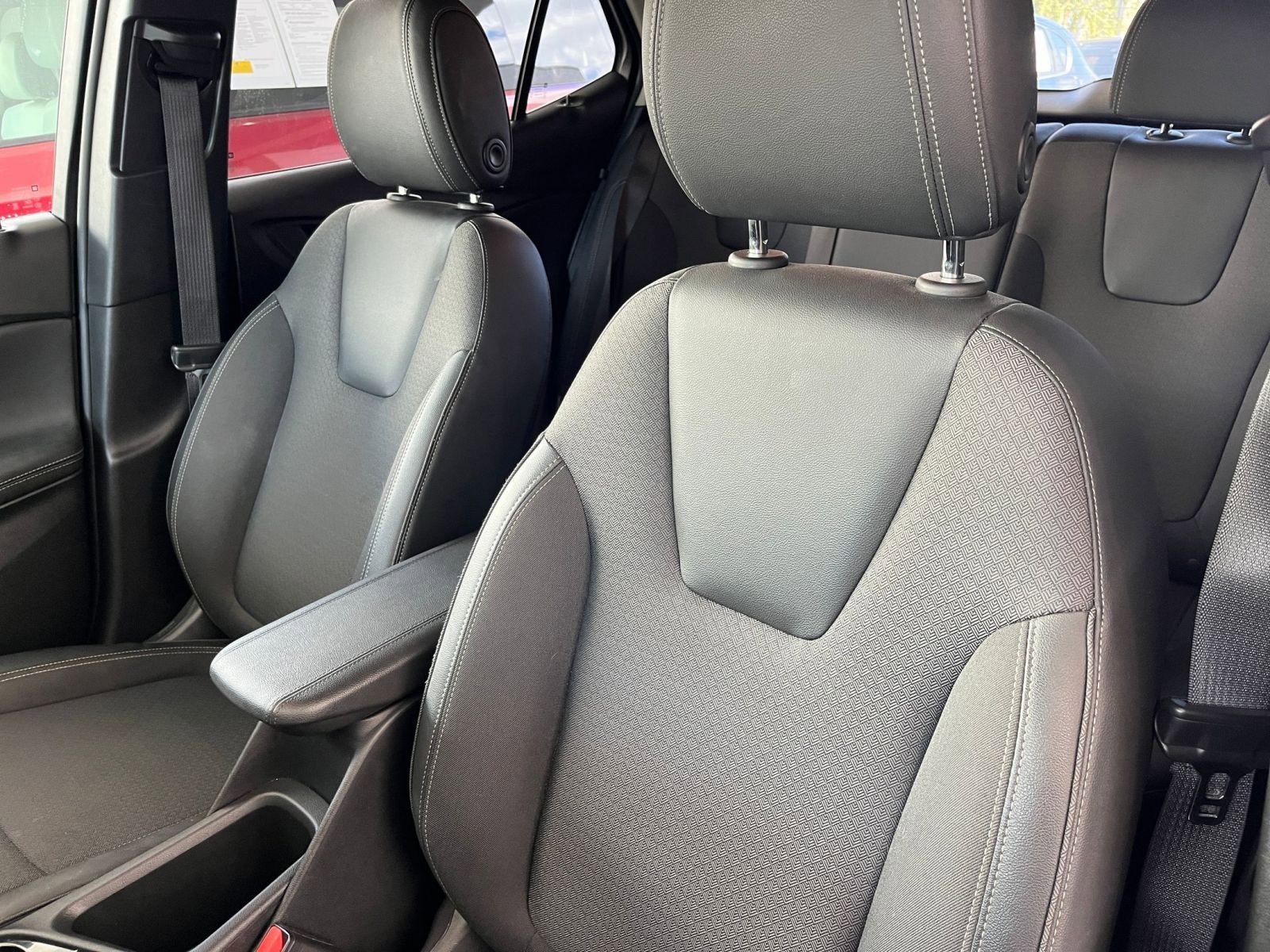 Used 2025 Buick Encore GX Preferred image 36