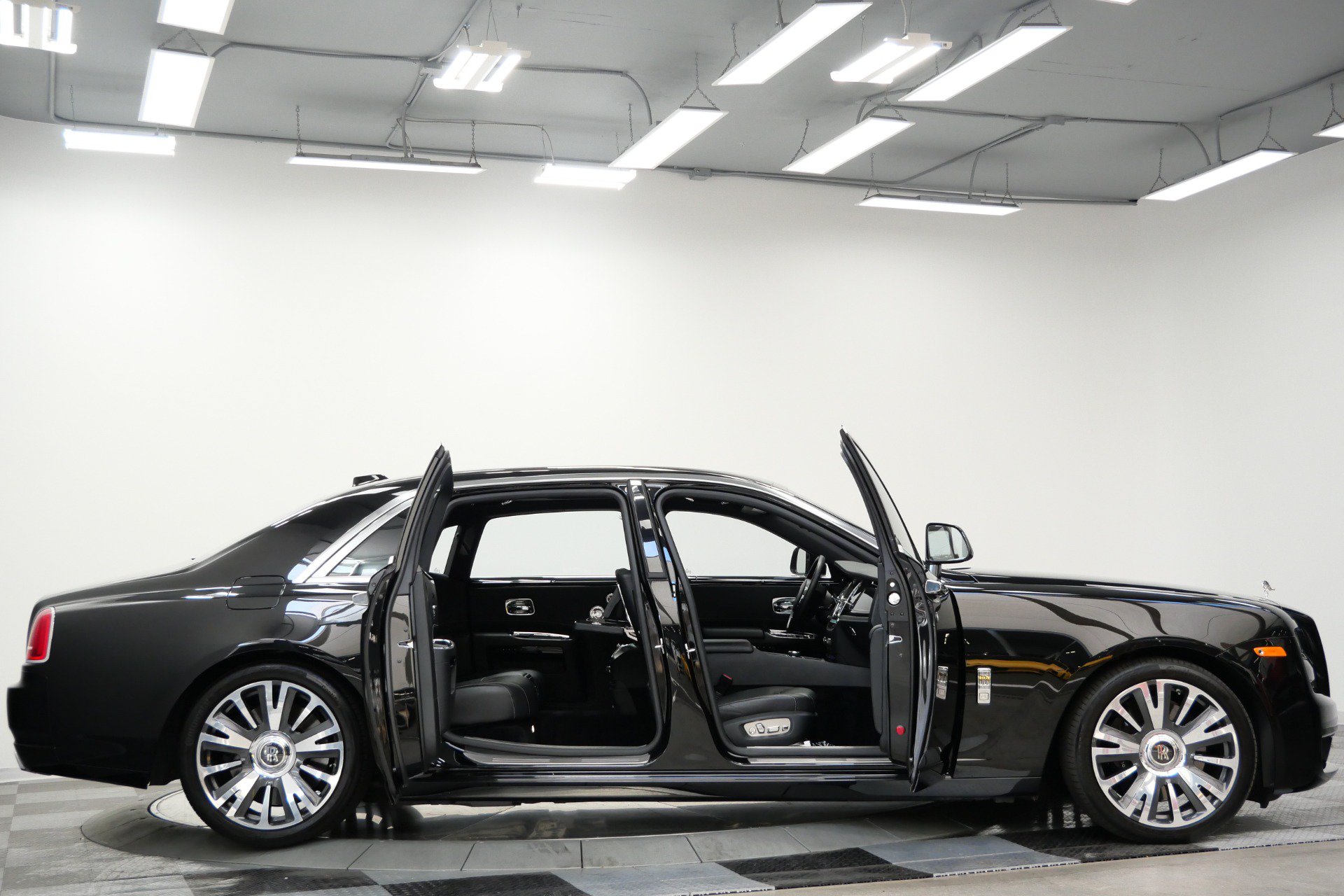 Used 2019 Rolls-Royce Ghost Extended Wheelbase RWD image 58