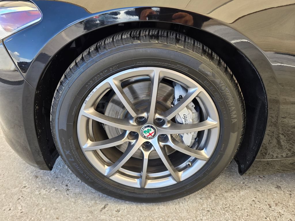 Used 2019 Alfa Romeo Giulia RWD image 11