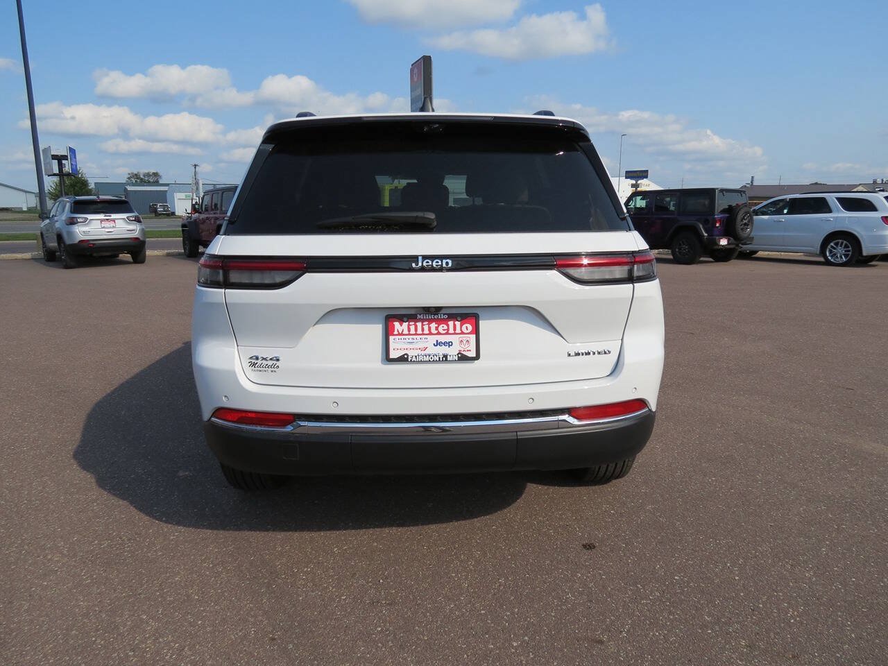 Used 2024 Jeep Grand Cherokee Limited w/ Luxury Tech Group II AWD/4WD image 6