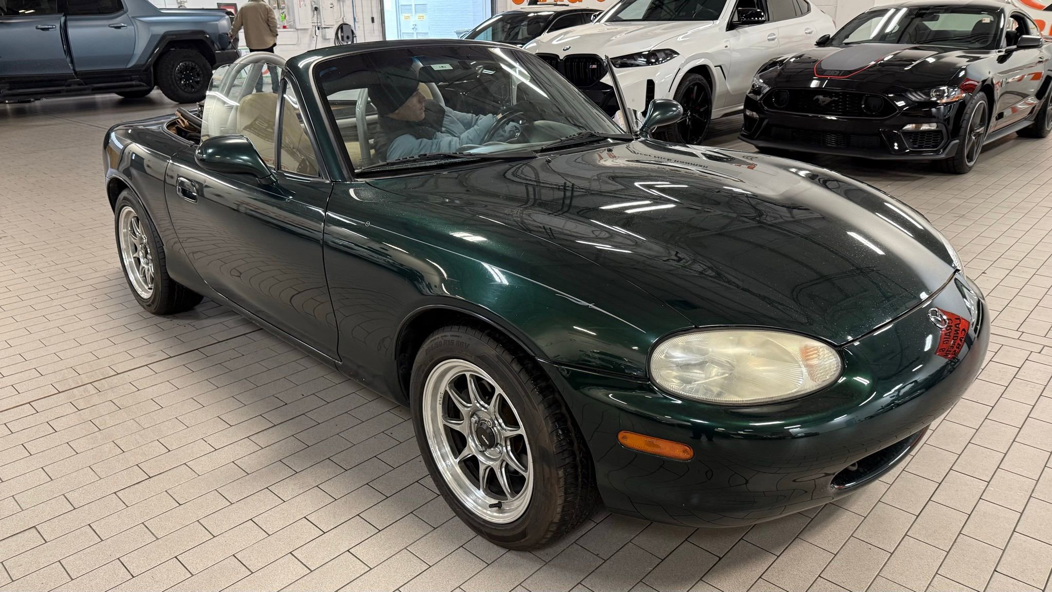 Used 1999 MAZDA MX-5 Miata image 9