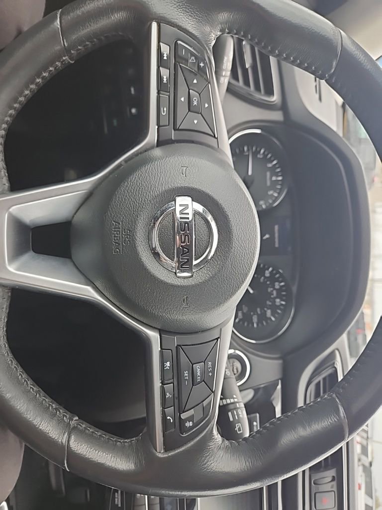 Used 2018 Nissan Rogue SL image 18