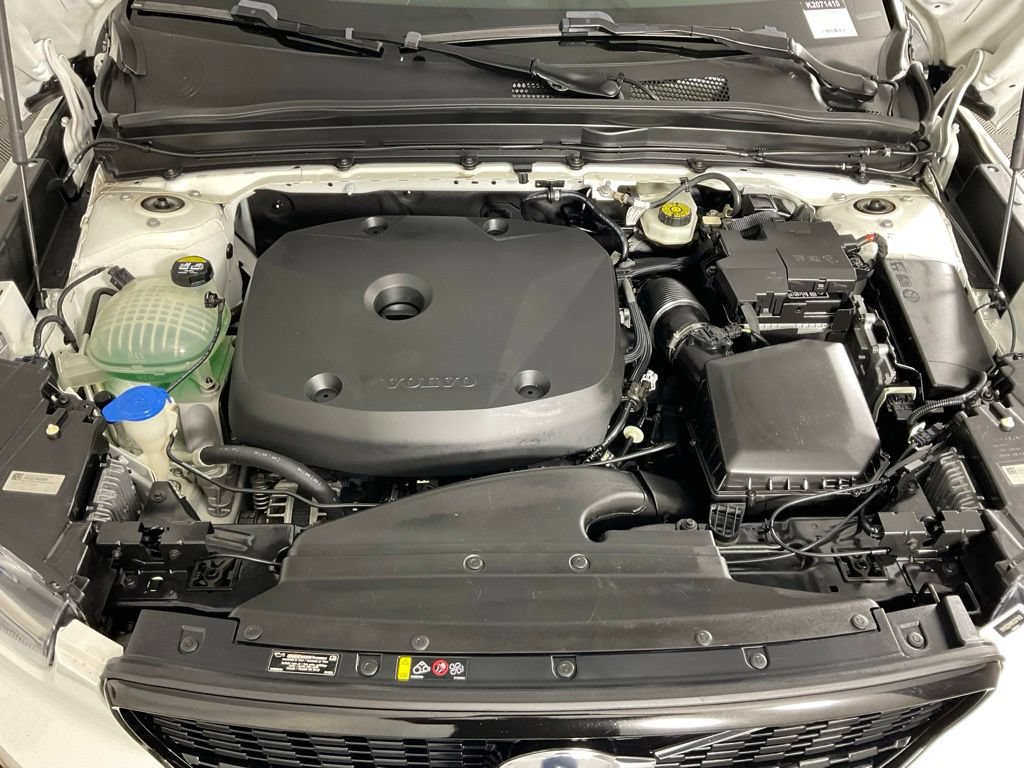Used 2019 Volvo XC40 T5 R-Design AWD/4WD image 9