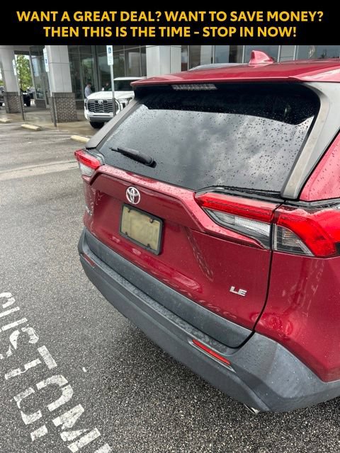 Used 2020 Toyota RAV4 LE FWD image 9