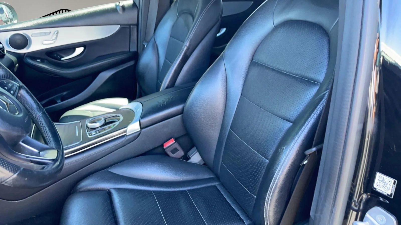 Used 2019 Mercedes-Benz GLC 300 4MATIC image 32