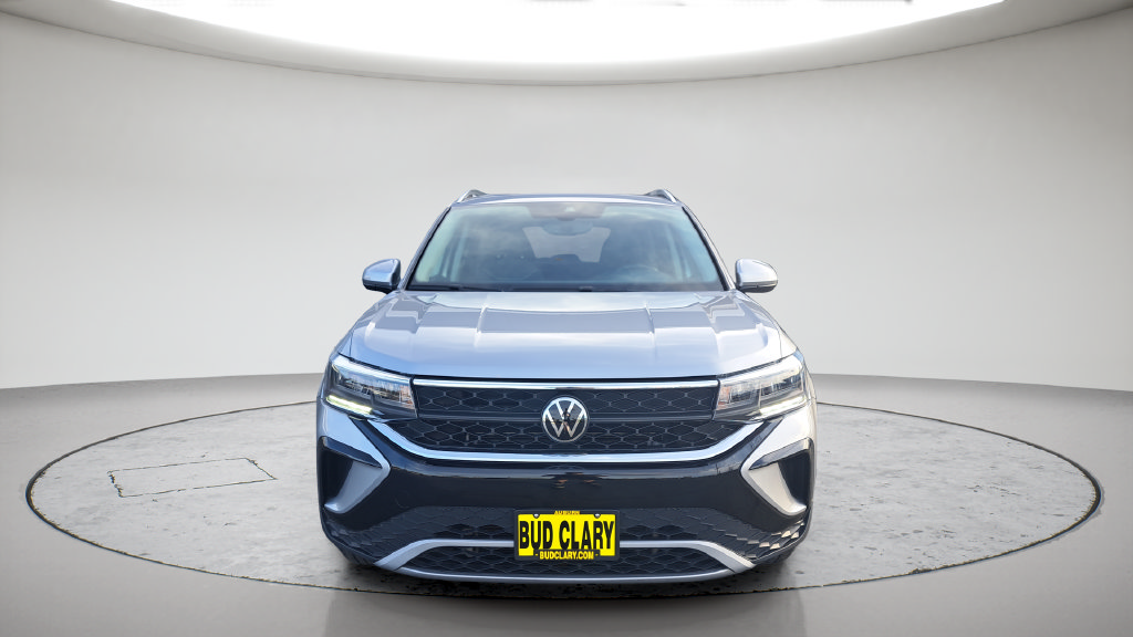 Used 2023 Volkswagen Taos SE AWD/4WD image 2