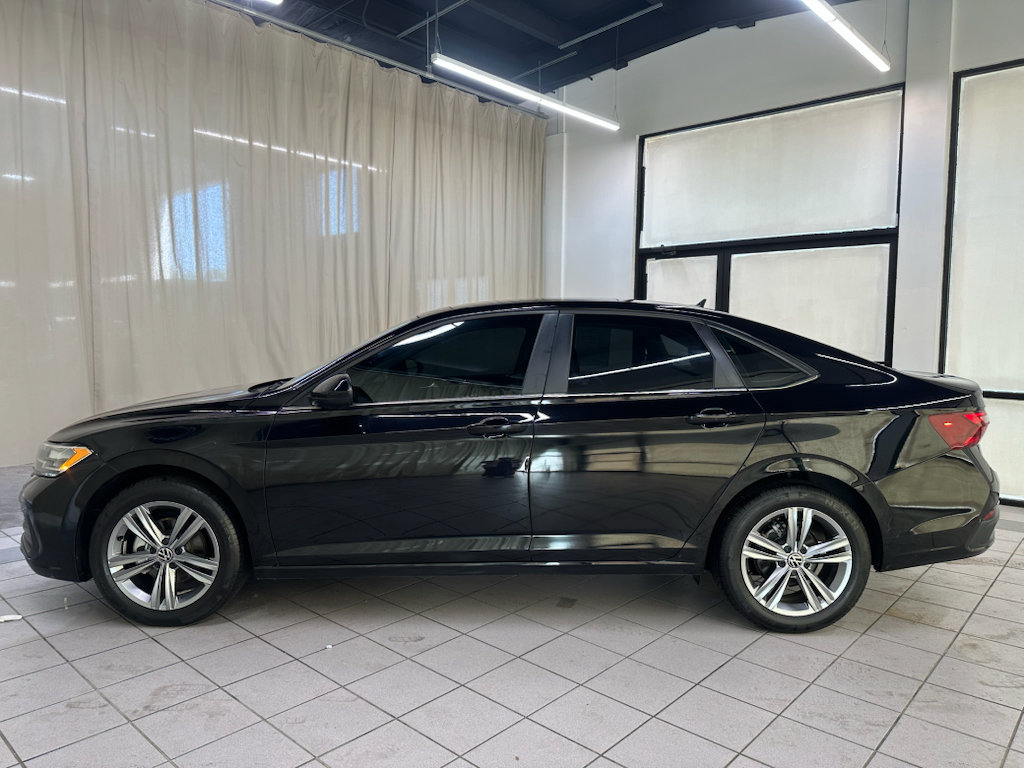Used 2024 Volkswagen Jetta SE FWD image 11