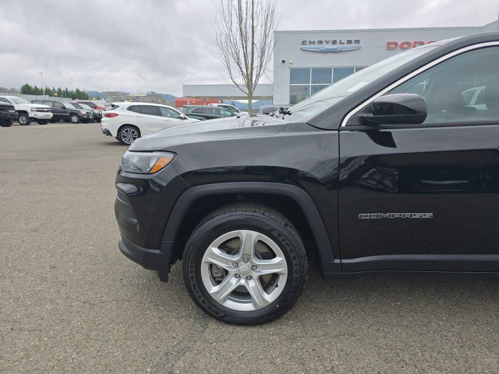 Used 2023 Jeep Compass Sport image 18