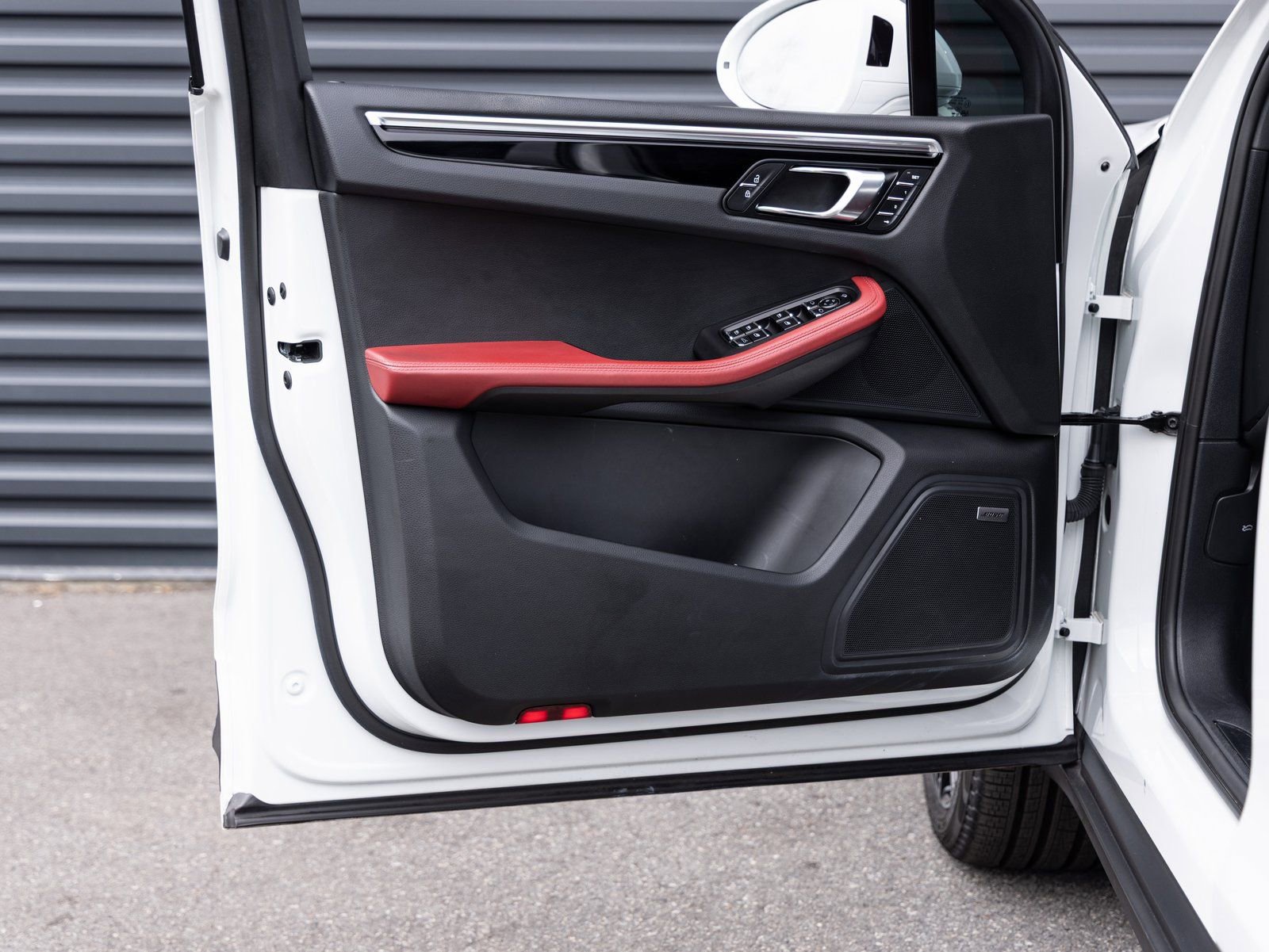 Certified 2024 Porsche Macan image 20