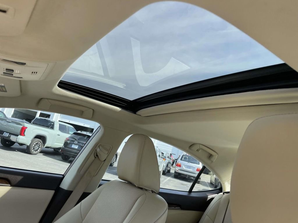 Used 2018 Lexus ES 350 w/ Premier Package image 30