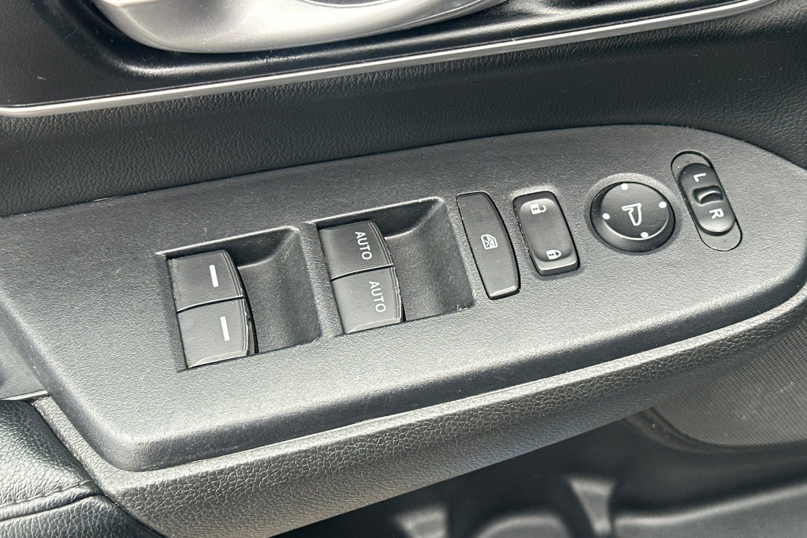 Used 2022 Honda CR-V EX-L image 12