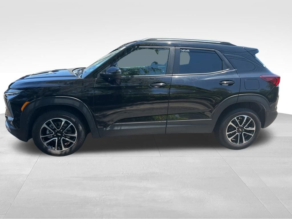 Used 2025 Chevrolet TrailBlazer LT FWD image 3