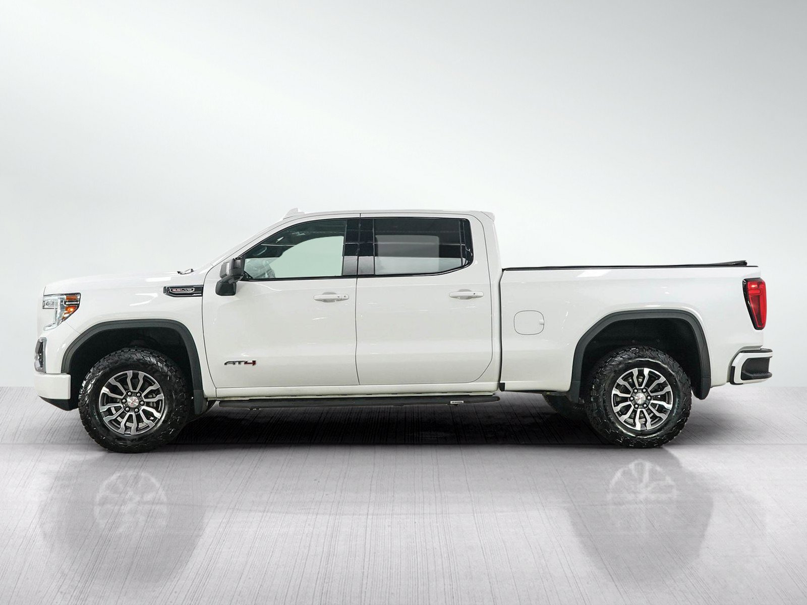 Used 2021 GMC Sierra 1500 AT4 w/ AT4 Preferred Package AWD/4WD image 2
