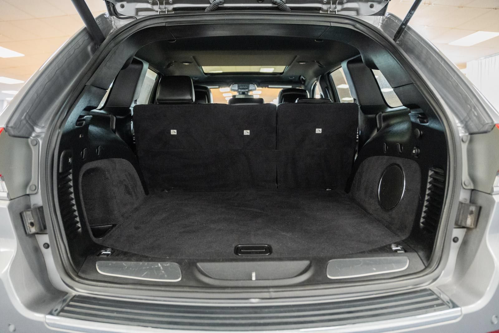 Used 2019 Jeep Grand Cherokee Limited w/ Luxury Group II RWD image 11