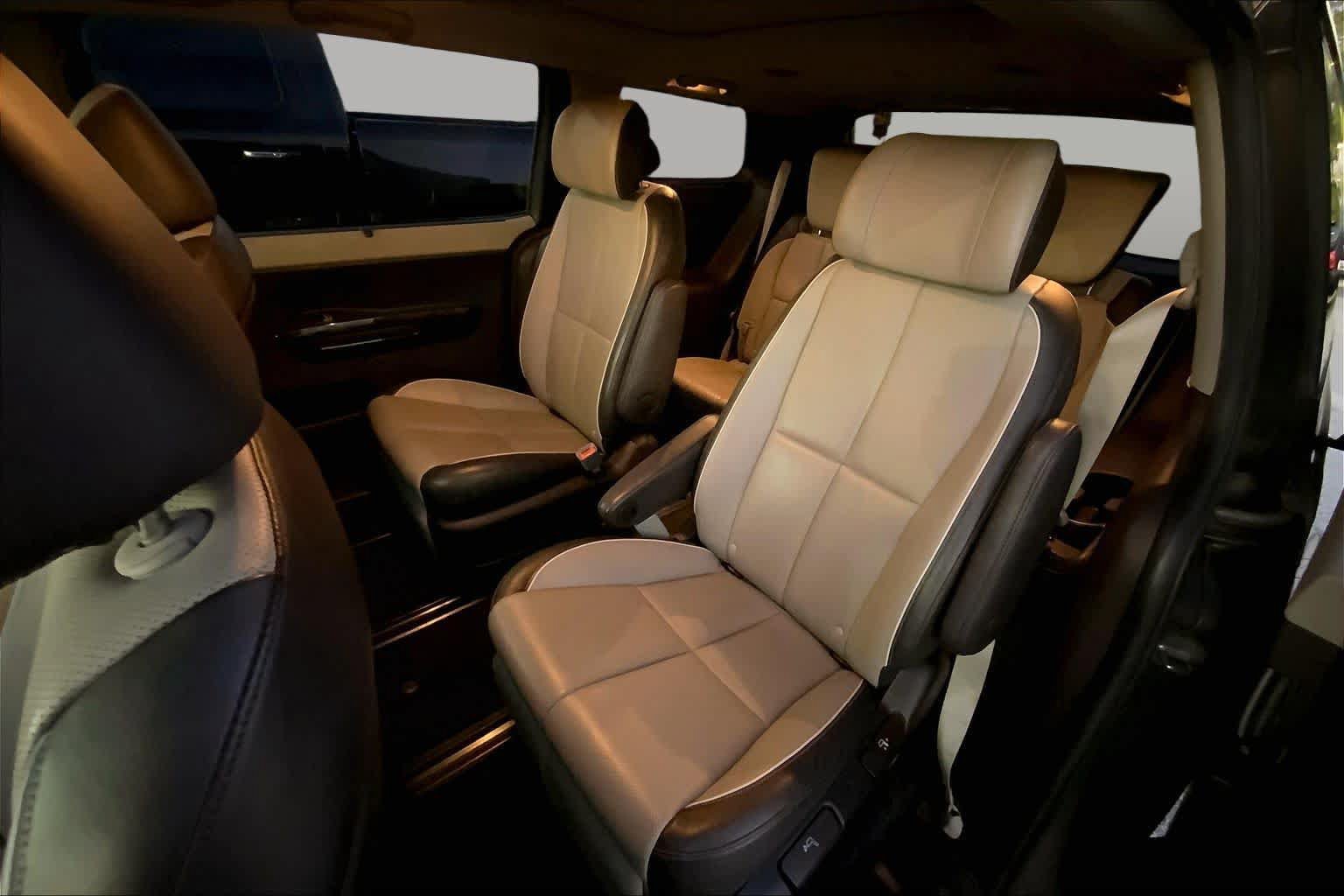 Used 2015 Kia Sedona SX Limited FWD image 17