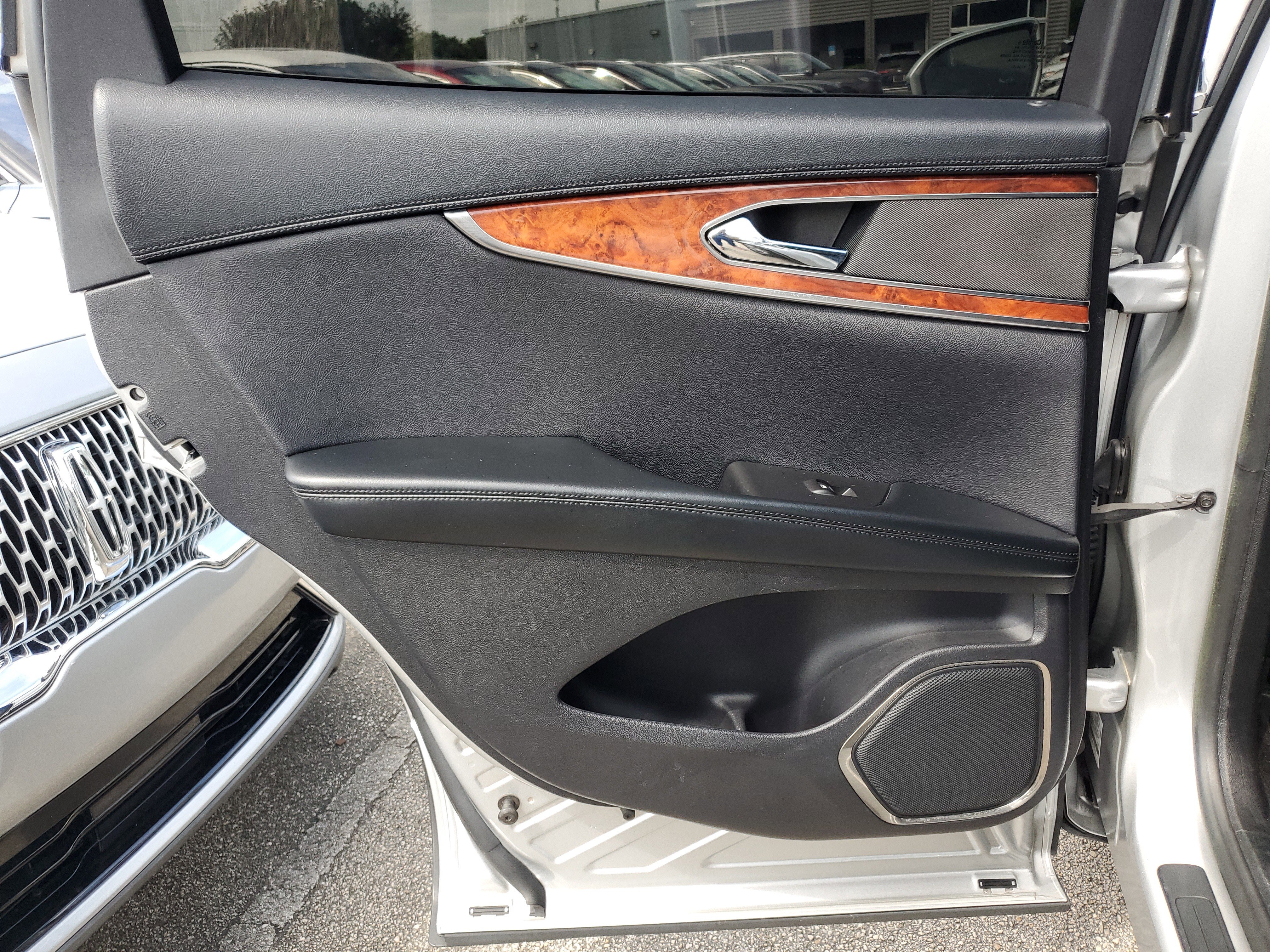 Certified 2019 Lincoln Nautilus Select image 12