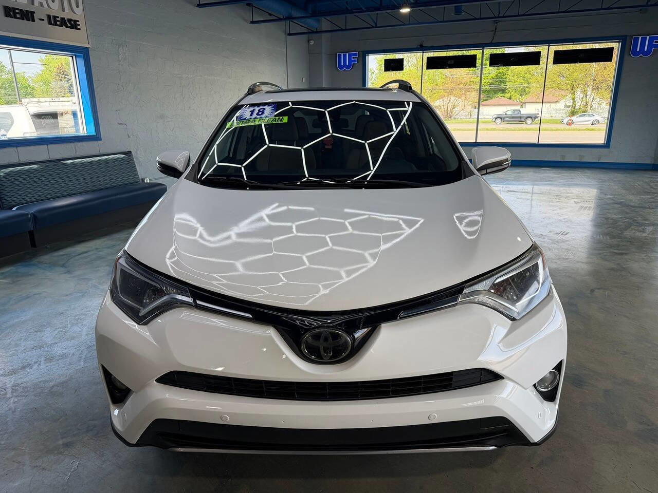 Used 2018 Toyota RAV4 XLE FWD image 10