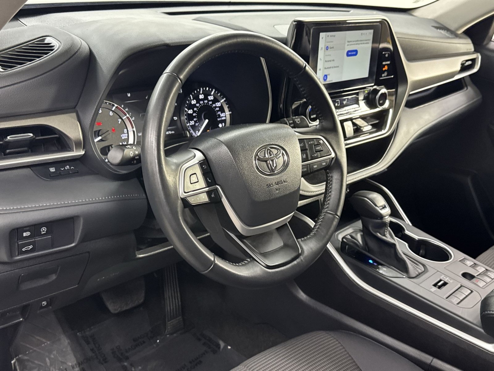 Used 2025 Toyota Highlander LE AWD/4WD image 13