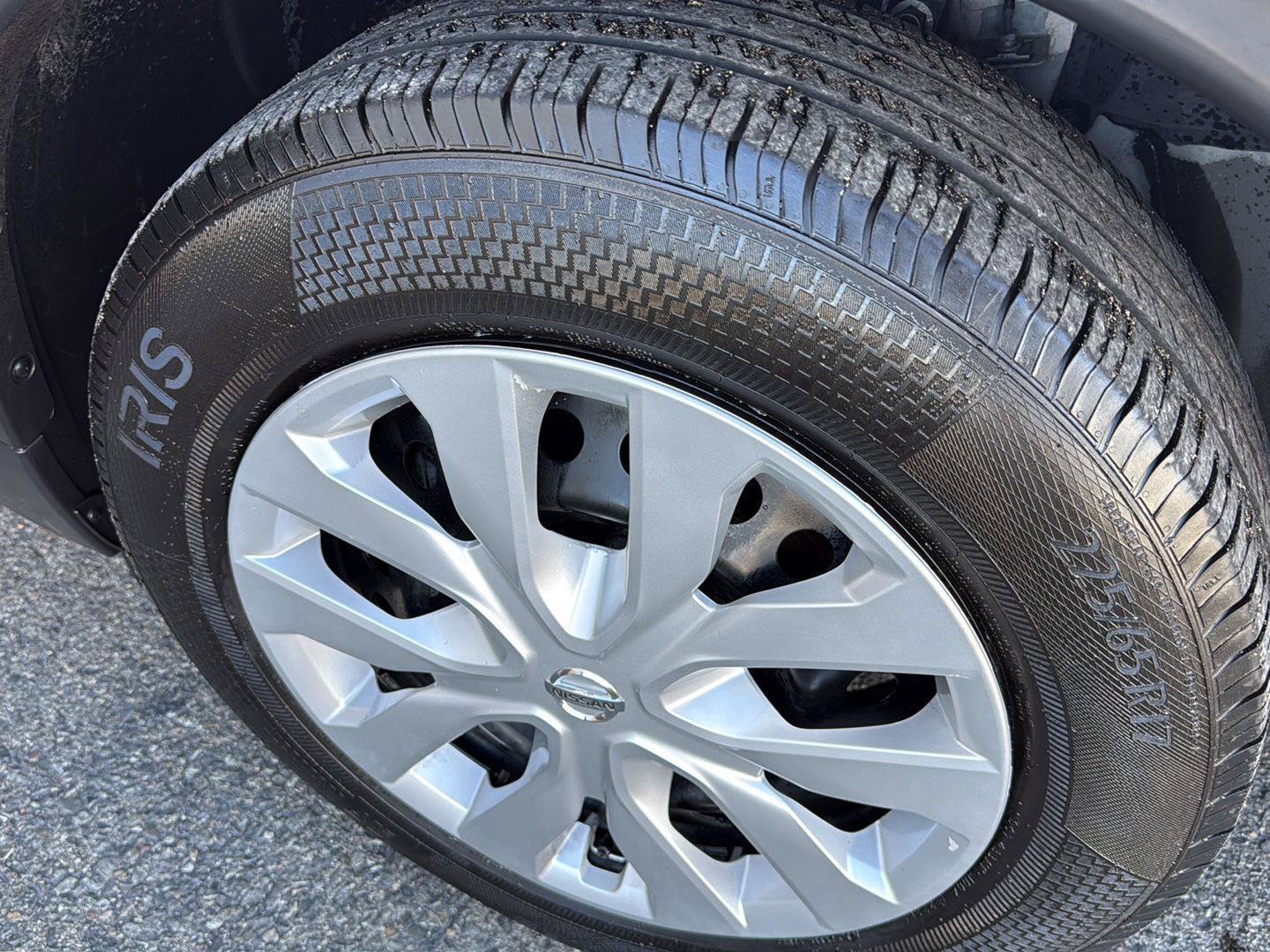 Used 2020 Nissan Rogue S FWD image 11