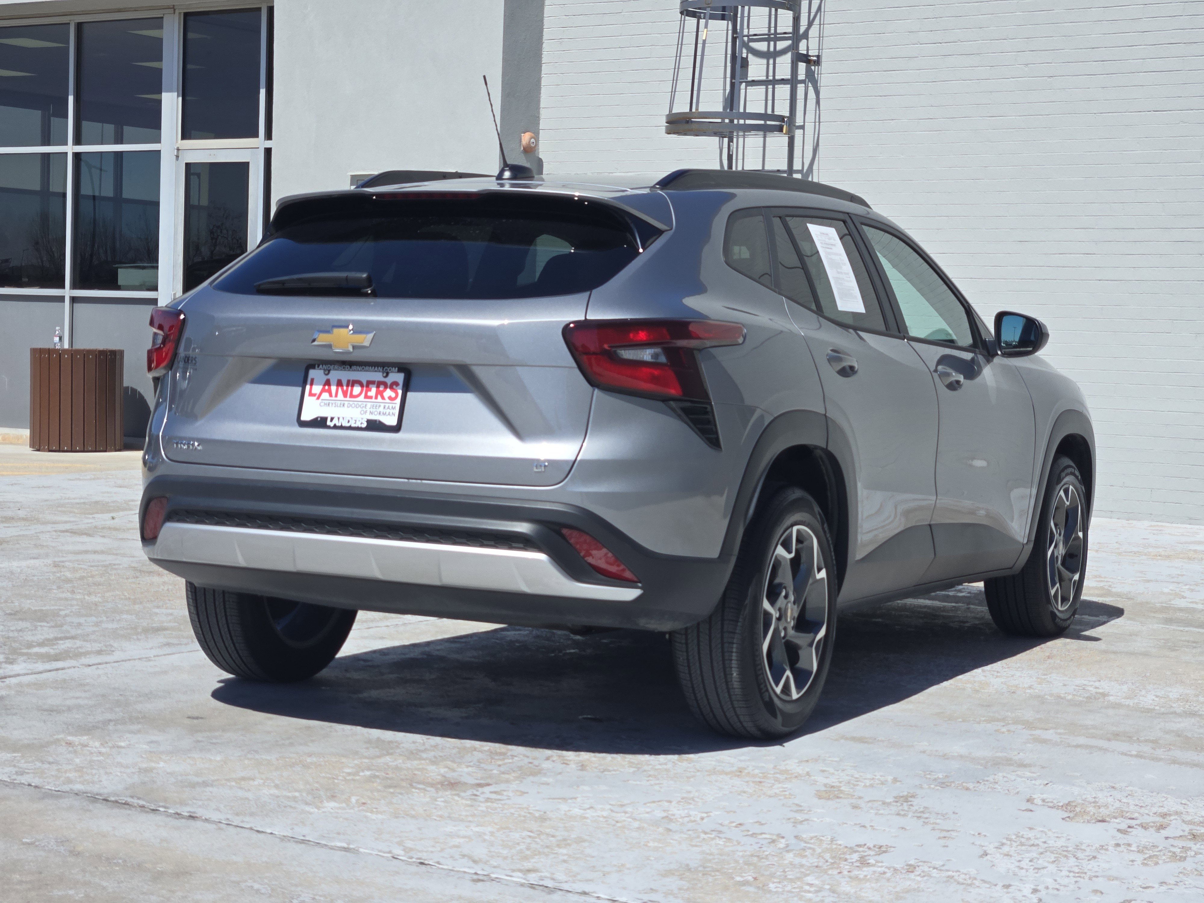 Used 2025 Chevrolet Trax LT w/ LT Convenience Package FWD image 8