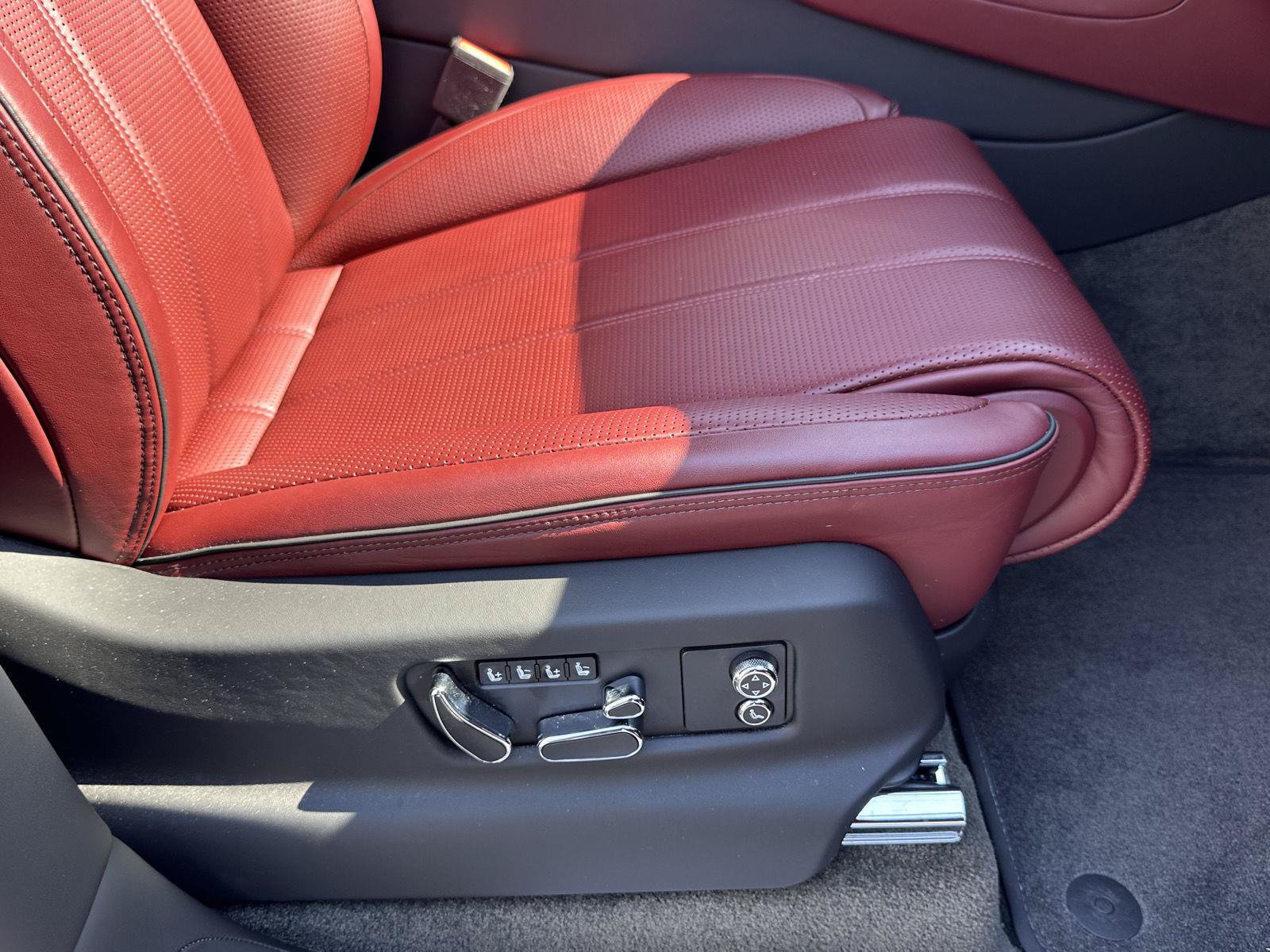 Used 2022 Bentley Bentayga AWD/4WD image 18