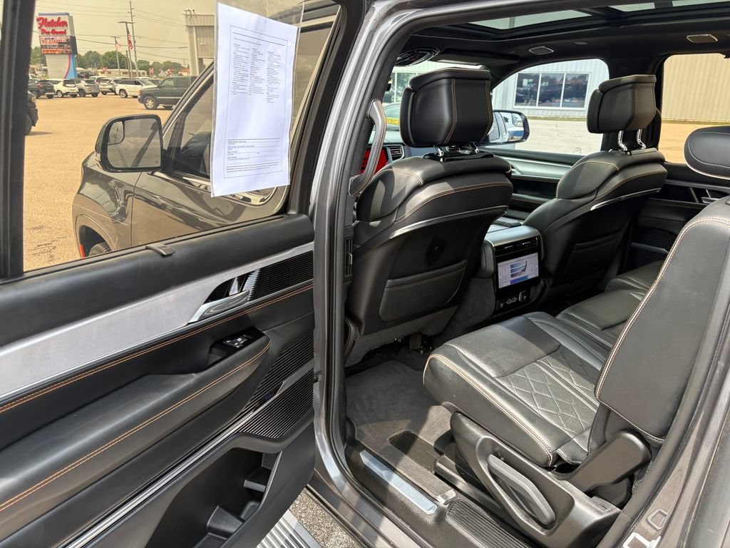 Used 2022 Jeep Grand Wagoneer Series III w/ Flexible Seating Group AWD/4WD image 24