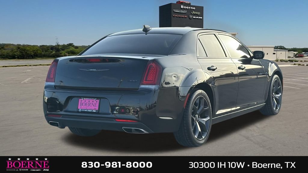 Used 2023 Chrysler 300 Touring w/ Sport Appearance Package RWD image 3