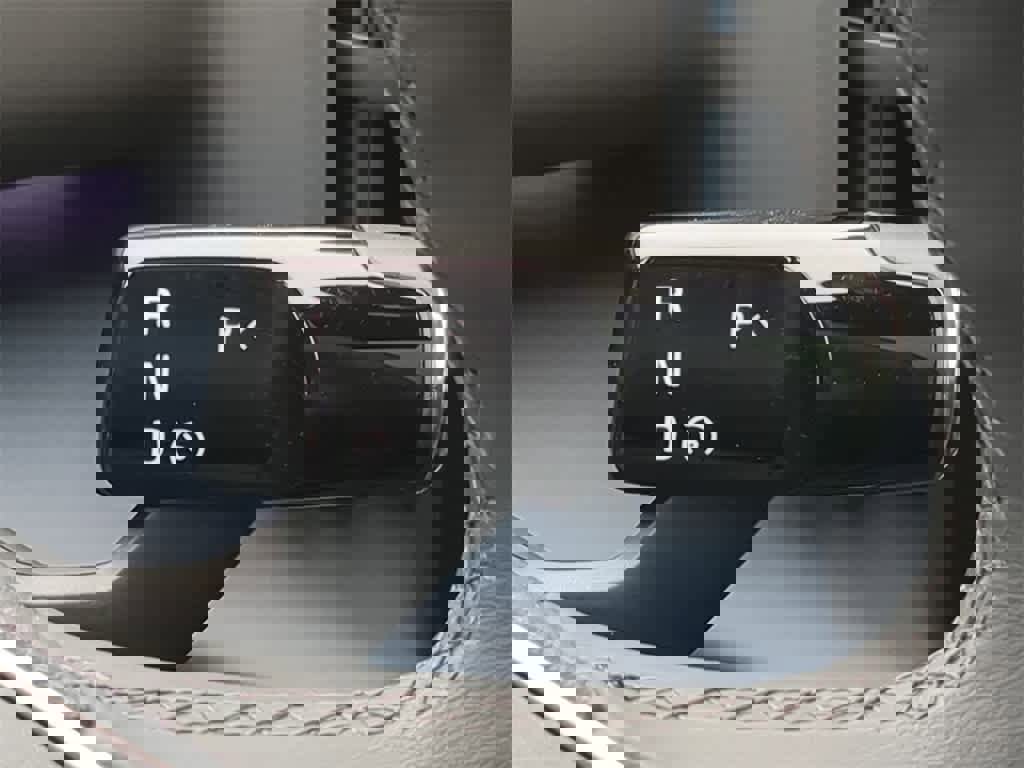 Used 2025 Volvo EX30 Plus w/ Protection Package Premier image 29