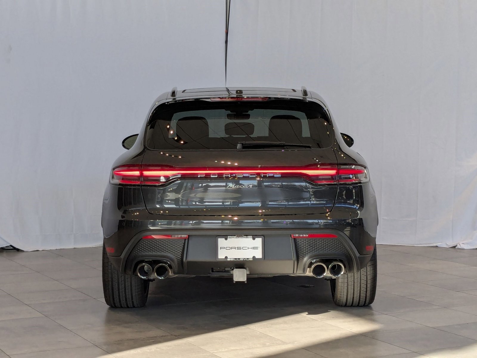 Used 2025 Porsche Macan image 10