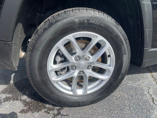 Used 2025 Jeep Grand Cherokee L Laredo w/ Luxury Tech Group I image 32