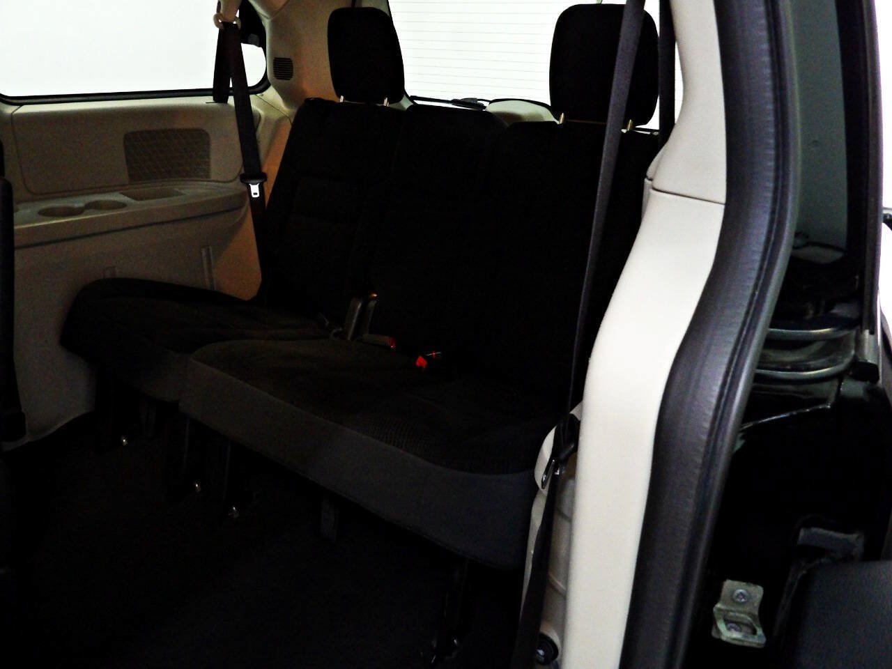 Used 2018 Dodge Grand Caravan SE w/ UConnect Hands-Free Group FWD image 10