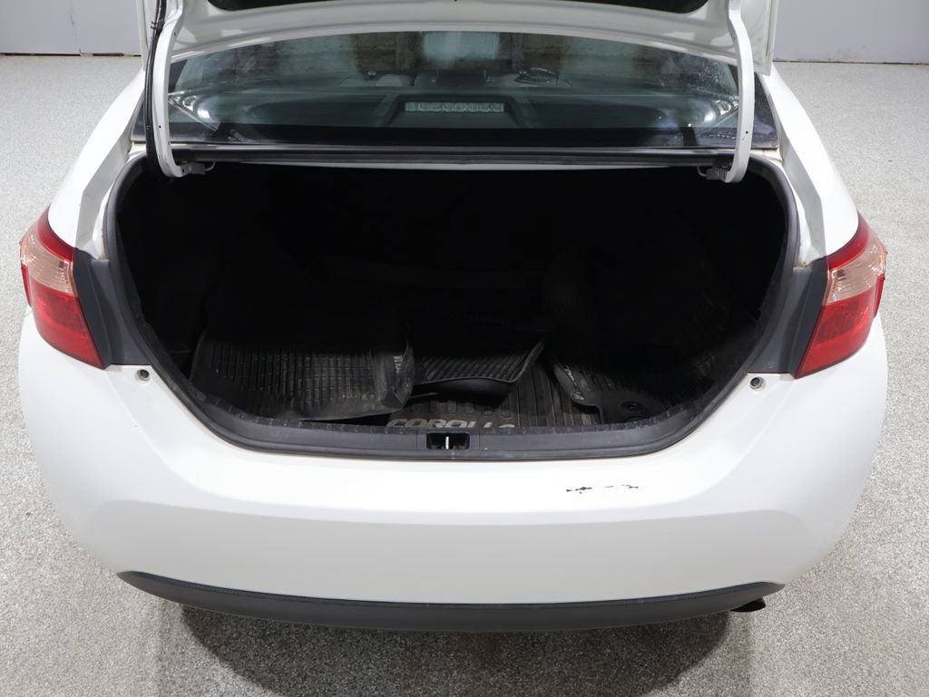 Used 2018 Toyota Corolla LE FWD image 19